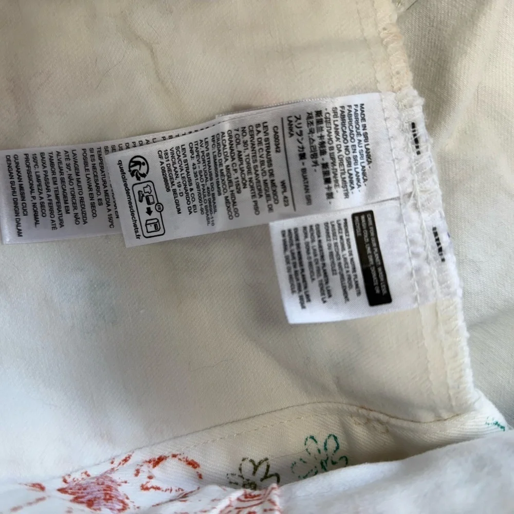 Levi's White Trucker Denim Jean Jacket All Over Print Floral size small
